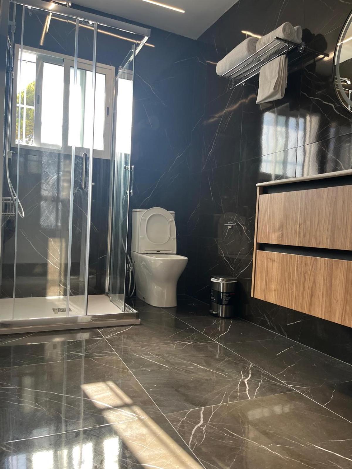 Deluxe Room,1604379965:JPEG